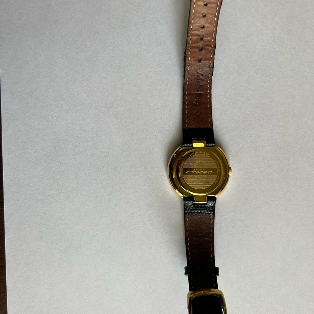 SOLD.Salvatore Ferragamo classic timeless Watch - Picture 14 of 15